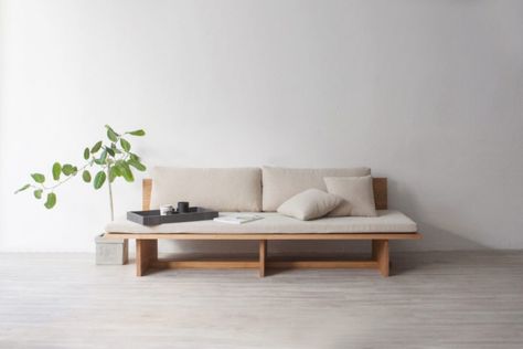 INTERIOR TRENDS | Japandi interior trend is 2017style Apartment Couch, Wooden Daybed, Minimalist Furniture Design, Daybed Design, Minimalist Sofa, Minimal Furniture, Italian Interior, Daybed Sofa, Minimalist Furniture