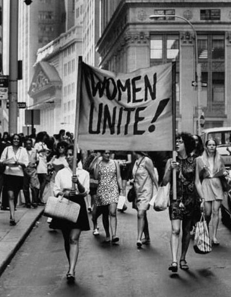 "Women Unite" - Women march down Fifth Avenue on the 50th anniversary of the passage of the 19th Amendment, which granted the women the right to vote, September, 1970.  Photo credit: John Olson / Time & Life / Getty — in New York, NY. Life Magazine Photos, Women Unite, 타이포그래피 포스터 디자인, 패턴 배경화면, Power To The People, Foto Vintage, Stevie Nicks, Photos Of Women, Glam Rock