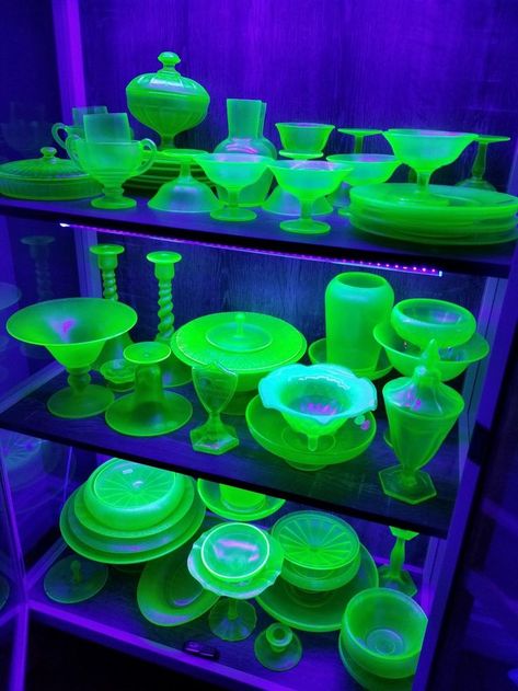 Vaseline Glass Collection Uranium Glass Vintage, Uranium Glass Display, Antiques Value, Antique Glass Bottles, Vaseline Glass, Glass Candlesticks, Vintage Bottles, Green Interiors, Vaseline