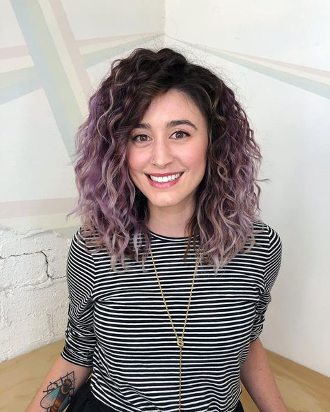 Pink Naturally Curly Hair, Lavender Balayage Curly Hair, Curly Hair Lavender Highlights, Growing Out Pink Hair, Hair Color Short Curly Hair, Lilac Hair Curly, Purple Balayage Curly Hair Natural Curls, Colored Hair For Curly Hair, Short Curly Hair Purple Highlights