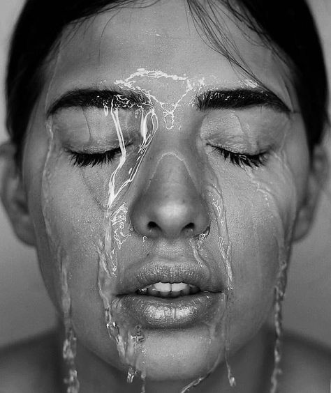 Photography Male, Black And White Photography Portraits, Water Dripping, Fashion Fotografie, Portrait Creative, Black And White Art Drawing, Photographie Portrait Inspiration, Portrait Photography Women, Self Portrait Photography