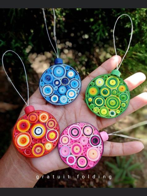 Quilling Paper Craft Christmas, Paper Quilled Ornaments, Paper Quilled Christmas Ornaments, Paper Quilling Christmas Ornaments, Paper Quilling Ornaments, Quilling Ornaments, Quilled Christmas Ornaments, Quilling Christmas Cards, Christmas Quilling Ideas