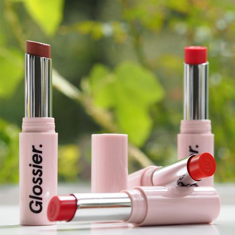 Glossier Ultra Lip, It Girl Makeup, Glossier Lip, Glossier Lip Balm, Dream Makeup, Glossier Lipstick, Beautiful Lipstick, Glossy Makeup, Favorite Makeup Products