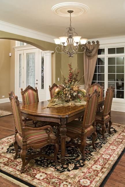 Small details and decorative accents are very important parts of dining room design in classic style Dining Room Design Classic, Tuscan Dining Room, Traditional Dining Room Furniture, Traditional Dining Rooms, Dining Room Paint, Dining Design, Tuscan Kitchen, Traditional Dining, Traditional Dining Room