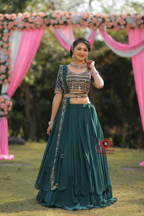 Simple Choli Ideas, Lehnga Designs Latest For Girls, Leganha Designs Simple, Lahga Choli Designer Party Wear, Lehenge Ke Design, Long Skirt And Top Indian Wedding, Simple Choli Designs Latest, New Choli Design, Choli Designs Latest