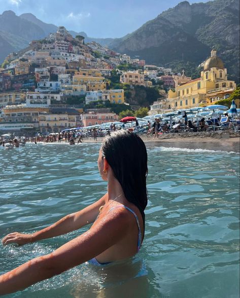 Kardashians In Italy, Italy Travel Aesthetic Outfits, Aesthetic Vacation Photos, Instagram Europe Pictures, French Riveria Aesthetic, Sicily Picture Ideas, European Summer Pictures, Positano Picture Ideas, Destination Wedding Aesthetics