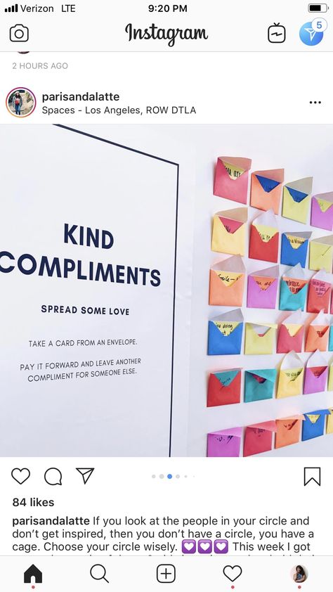 Compliment wall by @parisandalatte instagram Tedx Decoration Ideas, Interactive Wall Ideas, Office Event Ideas, Interactive Event Ideas, Compliment Wall, Interactive Booth Ideas, Compliment Board, Sticky Note Wall, Interactive Art Wall