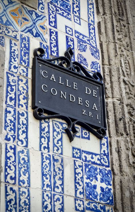 Calle de Condesa, Casa de los Azulejos, Mexico D.F. Condesa Mexico City, Fabric Tiles, Long Way Home, Time Of Our Lives, Mexico Culture, Mexican Girl, México City, Travel Reading, D F