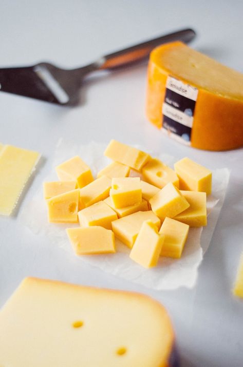 Gouda Recipe, Roquefort Cheese, Dutch Cheese, Dark Chocolate Nutrition, Queso Cheese, Kinds Of Cheese, Gouda Cheese, Cheese Shop, Charcuterie And Cheese Board