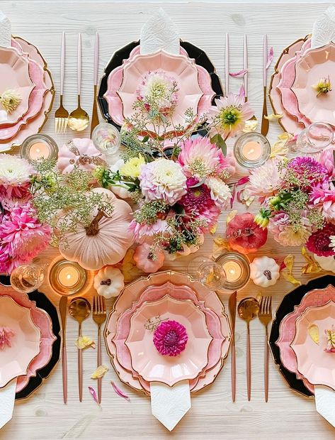 Feminine Table Settings, Girly Tablescape, Pastel Dinner Party, Eclectic Table Settings, Floral Tablescape, Pink Tablescape, Colorful Table Setting, Pink Dinner Plates, Black Dinner