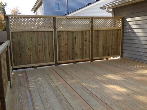 Privacy Screen on Deck, a great way to block the view of things you don't want to see Privacy Wall On Deck, Privacy Screen Deck, Gazebo On Deck, Small Pergola, Privacy Wall, Deck Privacy, Privacy Fence Designs, Tub Ideas, Backyard Privacy