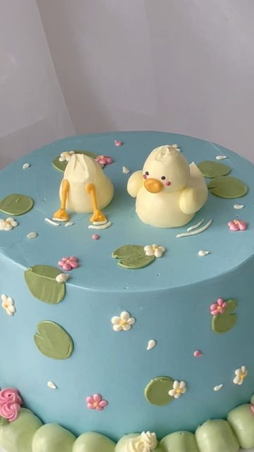 Cute Pastel Birthday Cakes, Cake Idea Birthday, Cute Buttercream Cake Designs, Cool Birthday Cake Designs, 6 In Cake Ideas, Cake Ideas Animals, Cute B Day Cakes, Cool Cake Designs Creative, Cakes With Animals