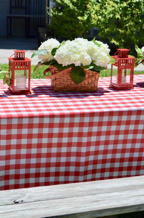 DIY Floral Picnic Baskets — From Scratch with Maria Provenzano Picnic Centerpiece Ideas Table Decorations, Picnic Basket Centerpiece Ideas, Picnic Decorations Outdoor, Picnic Basket Crafts, Picnic Basket Centerpiece, Picnic Table Centerpieces, Picnic Basket Diy, Picnic Centerpieces, Potted Plant Centerpieces