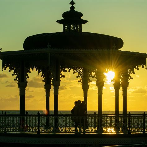 Recently engaged? Always dreamed of having a seaside wedding? When it comes to locations to have a seaside wedding, Brighton is one of the first places that comes to mind for many couples looking to tie the knot. Diamond Facts, Seaside Wedding, Tie The Knot, Best Wedding Venues, The Knot, Brighton, Big Day, Wedding Venues, Knot