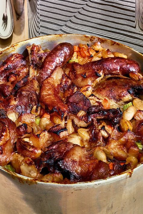 Cassoulet Recipe, Mississippi Roast Recipe, Barbecued Chicken, French Dinner, Mississippi Roast, Alain Ducasse, How To Cook Beans, French Dishes, Roast Recipe