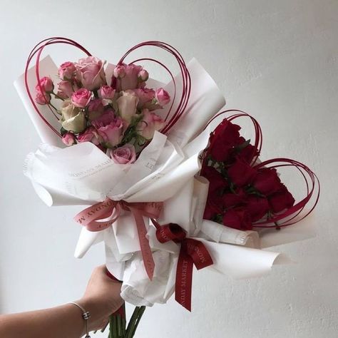 Diy Bouquet Wrap, Valentine Bouquet, Flower Bouquet Diy, Flower Gift Ideas, Boquette Flowers, Flowers Bouquet Gift, Bouquet Wrap, Flower Arrangements Diy, Flowers Rose