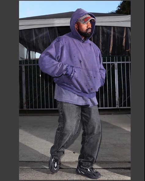 Kanye West Winter Outfit, Kanye Outfits 2022, Kanye Hoodie Outfit, Kanye West Hoodie Outfit, Kanye West Yeezy Outfit, Kanye Outfits Style, Kanye West Street Style, Kanye West Fashion Outfits, Kanye West Outfits 2022