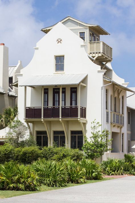 Modern Italian Farmhouse, Beach Bungalow Exterior, Rosemary Beach Homes, Coastal House Exterior, Beach Porch, Beach Home Interiors, Beach Architecture, Coastal Exterior, Commercial And Office Architecture