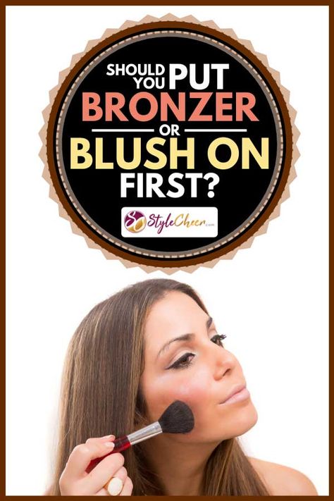 Bronzer vs. Blush: Which should be applied first? How To Wear Bronzer And Blush, Applying Blush And Bronzer, Woman Applying Makeup, Warm Skin Tone, Makeup News, How To Apply Blush, Natural Skin Tone, Applying Makeup, Nails Design With Rhinestones