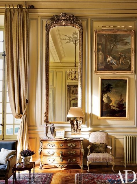 A Régence commode and Louis XIV armchair grace the same space | archdigest.com French Interior Design, American Interior, Loire Valley, French Interior, French Country House, Elegant Interiors, French Decor, French House, Classic Interior