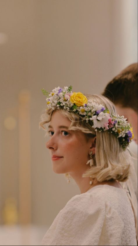 Flower Crown Wedding Dress, Brides With Flowers In Hair, Short Bridal Hair Flower Crown, Short Wedding Hair Flowers, Spring Flower Crown Wedding, Short Hair Wedding Styles Veil, Bride Crown Flower, Wildflower Wedding Hair Updo, Flower Crown Inspiration