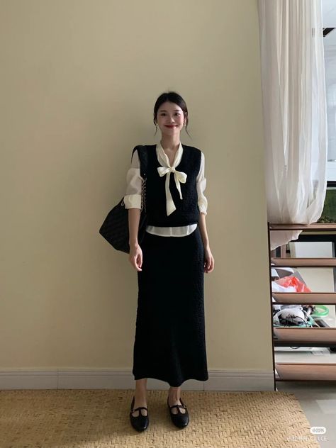 Japanese Corporate Fashion, Japanese Elegant Fashion, Japanese Office Outfits Women, Korean Work Outfit, Korean Party Outfit, Japanese Fashion Winter, Mute Colors, Animated Clothing, Working Outfit