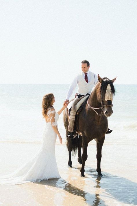 Lantern Photoshoot, Horse Engagement Photos, Wedding Horses, Horse Wedding Photos, Prewed Outdoor, Pre Wedding Photoshoot Beach, Beach Fashion Shoot, Beach Photo Session, Horse Wedding