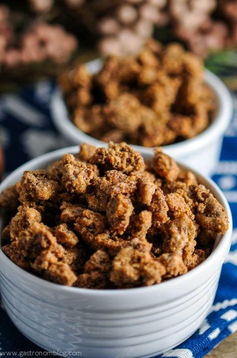 Bourbon Candied Pecans - cinnamon, brown sugar, sugar, vanilla, egg white, honey, bourbon, nutmeg, cloves, pecans, salt from Gastronomblog. These spicy candied pecans are an easy candied dessert. Roasted pecan recipes are great roasted snacks! #bourbon #whiskey #gastronomblog #sugar #NewOrleans Praline Pecans Recipe, Spicy Candied Pecans, Bourbon Pecans, Roasted Pecans Recipe, Kentucky Derby Food, Praline Pecans, Candied Pecans Recipe, Honey Bourbon, White Honey