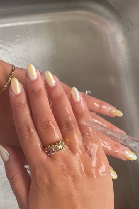 Chroome yellow nails Hail Bieber Nails, Pale Yellow Nails With Chrome, Yellow Nails With Pearls, Hailey Bieber Yellow Chrome Nails, Cute Nails For Europe, Mail Inspo Yellow, Yellow And Chrome Nails, Yellow Shimmer Nails, Yellow Tip Chrome Nails