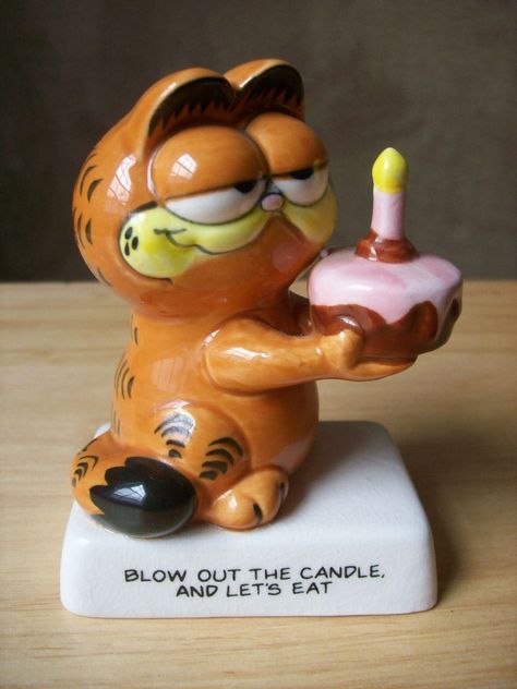 Holding Birthday Cake, Baby Garfield, Garfield Birthday, Fat Orange Cat, Garfield Pictures, Garfield Images, Garfield Cat, Blow Out, Clay Art Projects