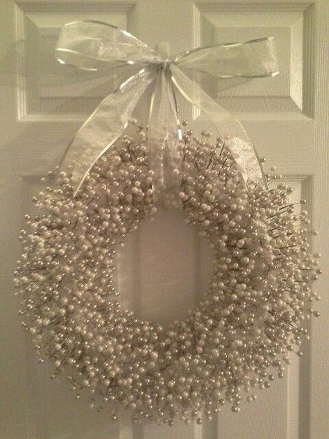 Bead Wreath, Holiday Wreaths Diy, Christmas Shadow Boxes, Christmas Prep, Door Wreaths Diy, Christmas Tree Inspiration, Christmas Decorations Diy Outdoor, Diy Christmas Decorations Easy, Christmas Crafts Decorations