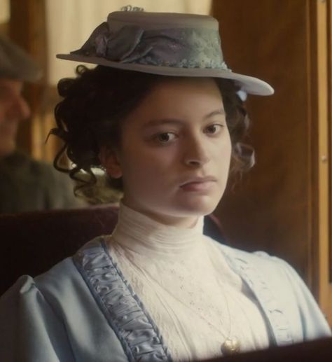 Diana Barry Aesthetic, Diana Costume, Diana Berry, Film Screencaps, Shifting Ideas, Diana Barry, Empire Series, Growing Strong, Gilbert Blythe