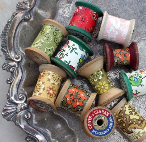 Mitzismiscellany_wallpaper_spools Ideas For Wooden Thread Spools, Uses For Old Wooden Thread Spools, Wooden Thread Spool Ideas, Cotton Reel Craft, Wooden Spool Crafts, Work Outside, Spool Crafts, Wooden Spool, Wooden Crosses