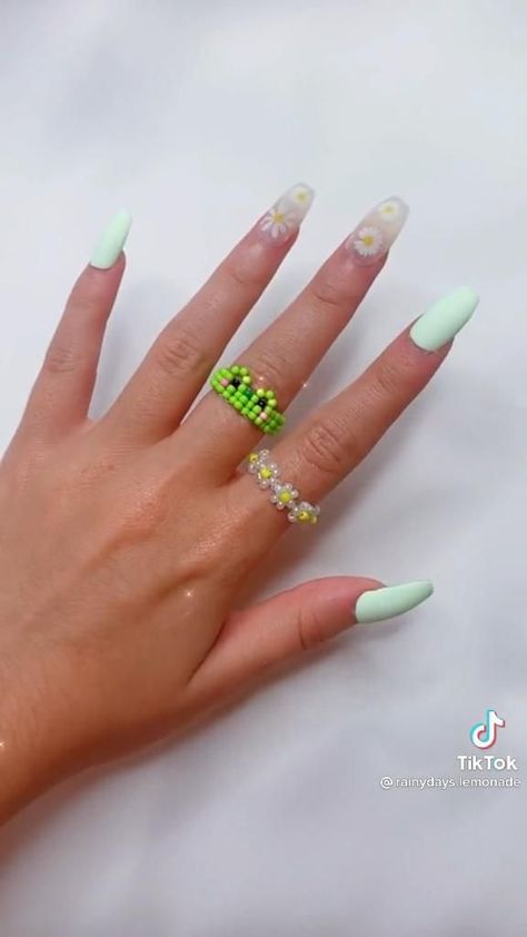 Frog Bead Ring Tutorial, Beaded Frog Ring Tutorial, Frog Rings Jewelry, Kandi Tutorial For Beginners, Frog Ring Beads, Frog Beaded Ring, Frog Ring Tutorial, Seed Bead Rings Tutorial, Diy Frog