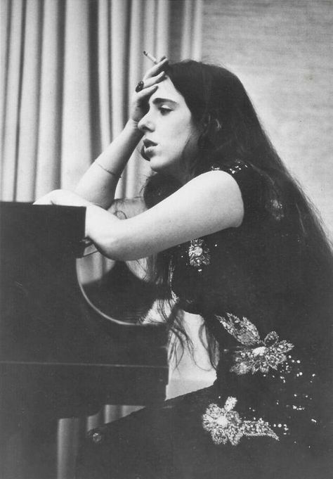 Laura Nyro - Wikipedia Taylor Swift Laura Dern, Laura Numeroff Author Study Preschool, Laura Ding Edwards Poem, Laura Numeroff Author Study, Laura Numeroff Books, Laura Nyro, Leo Rising, Play Piano, Famous Birthdays