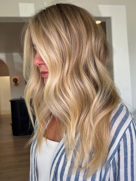 Honey Blonde With Money Piece, Natural Light Blonde Hair, Dimensional Honey Blonde, Level 7 Blonde, California Blonde Hair Sun Kissed, Money Piece Balayage, Blonde Money Piece, Warm Blonde Hair, Bright Blonde Hair