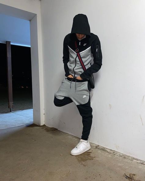 Roadmen Outfits, Black Nike Tech Outfit, Nike Tech Boys, Tech Fleece Outfit, Nike Tech Fit, Nike Tech Fleece Outfit Men, Us Drip, Tech Nike, Nike Tech Fleece Tracksuit