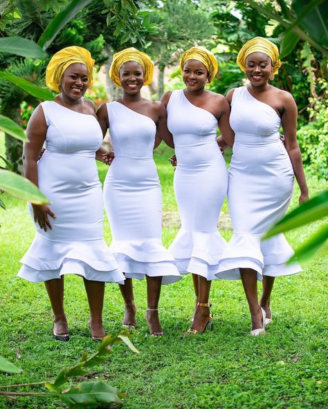 African Bridesmaid Dresses Traditional, African Bridesmaid Dresses, Tea Length Bridesmaid Dresses, African Weddings, African Wedding Attire, Classy Gowns, Skirts Short, Gold Wedding Dress, Short African Dresses