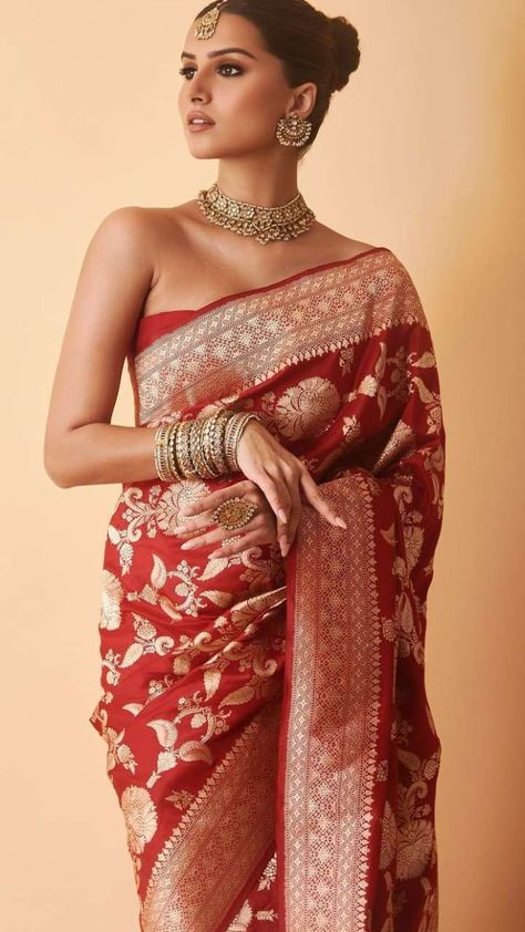 Deepika Padukone Saree, Sabyasachi Sarees, Tara Sutaria, Hairstyle Wedding, Full Sleeve Blouse, Dresses Traditional, Janhvi Kapoor, South Indian Sarees, Wedding Inspired