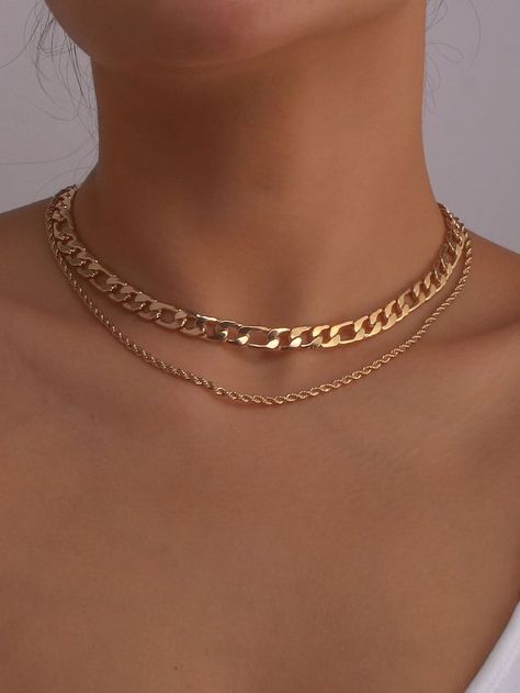 Cute Gold Chain Necklaces, Going Out Jewelry, How To Layer Accessories, Chain Women Gold, Women’s Gold Chain Necklace, Jewelry Accessories Necklaces Gold, Styling Gold Jewelry, Shein Gold Jewelry, Simple Gold Jewlery