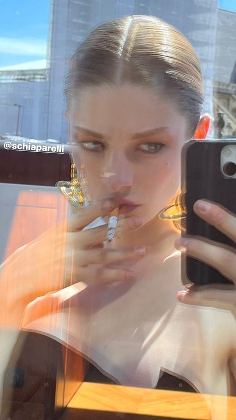 Hunter Schafer, Rockstar Gf, Aesthetic Indie, Fav Celebs, Fashion Fits, Girl Crush, The Mirror, Aesthetic Fashion, Pretty Woman