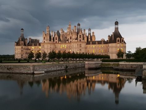 Chateau Aesthetic, 18th Century Landscape, Chateau House, Castle Exterior, Mansion Exterior, Monumental Architecture, Castle Mansion, Castle Aesthetic, Chateau France