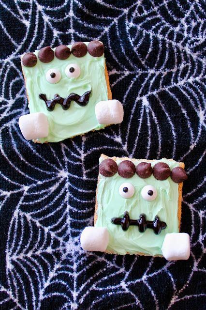 Frosted Frankenstein Graham Crackers Graham Cracker Snacks, Utah Food, Tried And True Recipes, Apple Treat, Halloween Crafts Preschool, Candy Eyeballs, Foodie Friday, Fall Snacks, Green Food Coloring