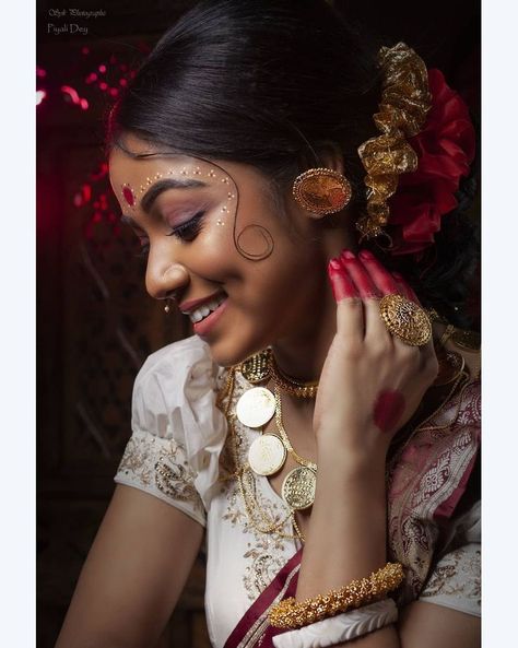 Bengali Bride, Indian Bride Outfits, Bengali Wedding, Bride Outfits, Photography Posing Guide, Model Inspo, Posing Guide, Indian Aesthetic, Bride Clothes