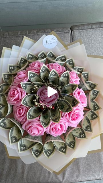 Luxx on Instagram: "With love 🌸 
.
.
.
.
.
. . . . . . #moneybouquet #floral #roses #ramos  #ramobuchon #flowerarrangement #flowers #floraldesign #florist #flowerstagram #explore #explorepage #ramoderosas #smallbusiness #tutorials #WichitaKS #coquette #diy #trending #crafts #giftideas" Money Rose Bouquet Gift Ideas, Flower Gift Ideas Birthday, How To Make A Money Bouquet, Diy Money Bouquet Ideas, Money Bouquet Ideas, Money Bouquets, Diy Rose Bouquet, Florist Instagram, Flower Money