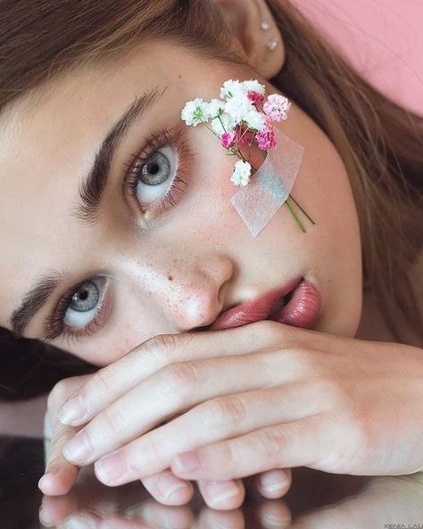 Xenia Lau, Woman With Flowers, Self Photography, Foto Portrait, Flower Photoshoot, Creative Photoshoot Ideas, Photography Inspiration Portrait, Portrait Photography Women, Self Portrait Photography