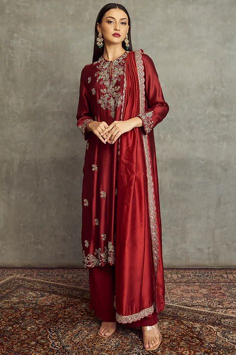 Maroon Embroidered Kurta Set Design by Jayanti Reddy at Pernia's Pop Up Shop 2023 Waist Coat For Women, Plain Lehenga, Grey Lehenga, Cape Lehenga, Kurta Palazzo Set, Jayanti Reddy, Red Kurta, Green Lehenga, Waist Coat