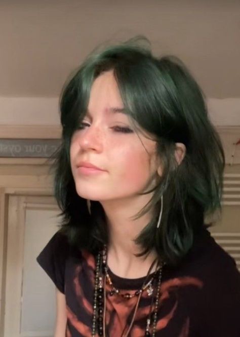 Dark Green Roots Black Hair, Bumblephii Hair, Dark Green Dyed Hair, Grunge Green Hair, Shoulder Length Green Hair, Dark Green Hair Short, Green Dye Hair, Green Hair Mullet, Hair Dye Ideas Green