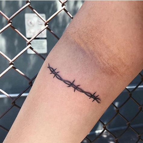 Barbed Wire Tattoo, Rose Tattoo Stencil, Wire Tattoo, Barbed Wire Tattoos, Ankle Tat, Country Tattoos, Grunge Tattoo, Knee Tattoo, Barbed Wire