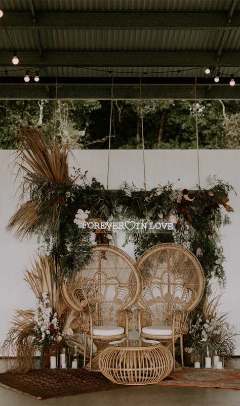 Trend Alert!!! Get inspired by these fab boho wedding altars, boho wedding arches and backdrops. If you’re planning a summer wedding and still looking... Boho Wedding Altar, Boho Engagement Party, Bodas Boho Chic, Wedding Theme Design, Boho Wedding Arch, Rustic Bohemian Wedding, Boho Wedding Theme, Bohemian Wedding Decorations, Wedding Arches